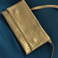 Златна чанта тип плик официална, снимка 1 - Чанти - 44567040