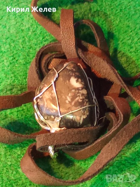 КРАСИВ ВИНТИДЖ - АРТ МЕДАЛЬОН НАТУРАЛЕН КАМЪК ЧЕРЕН ЯСПИС с ШНУРЧЕ от ВЕЛУР 13776, снимка 1