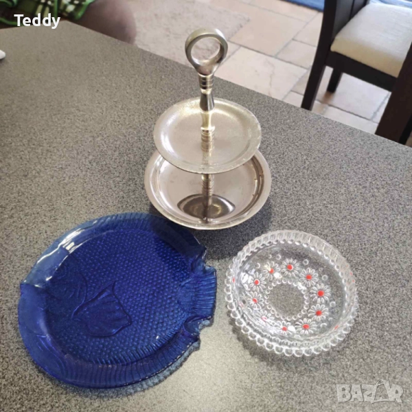 Винтидж прибори за хранене: поставка за бонбони, синя чиния-риба, купа Фабиола, 70-те г., снимка 1