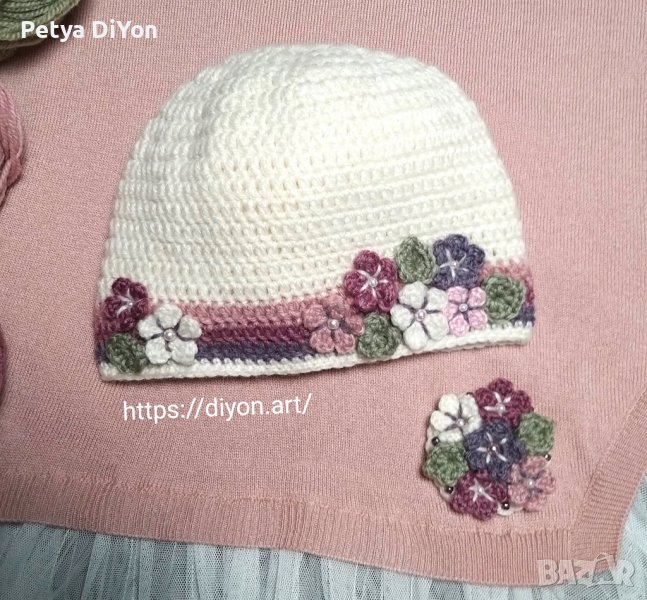 Бяла дамска шапка и брошка с цветя, снимка 1