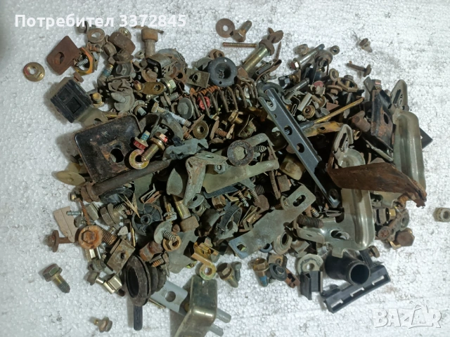 Крепежи за Мерцедес 124, снимка 3 - Части - 53615292
