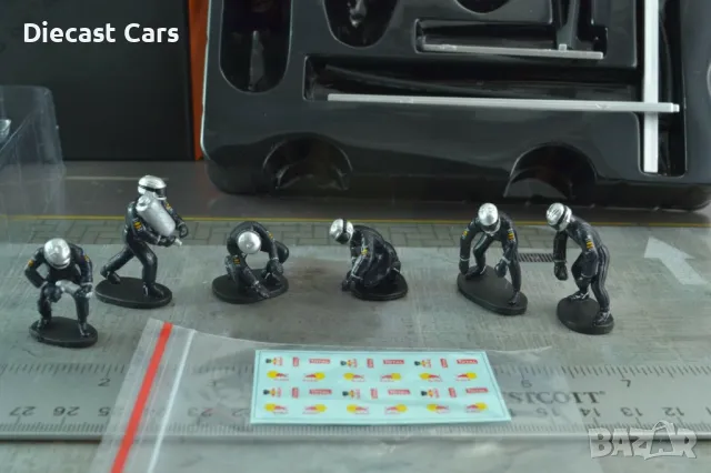 Ixo Pit Stop Mchanics Red Bull 1:43  Фигурки , снимка 6 - Колекции - 49676257