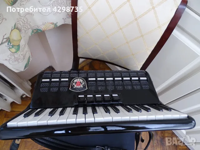 Акордеон Royal Standard Meteor – 80 баса, снимка 9 - Акордеони - 56289754
