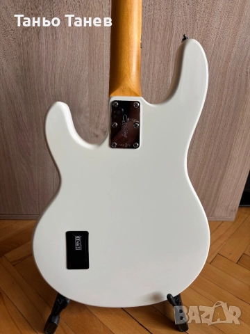 Бас китара Sterling by Music Man RAY24CA, снимка 4 - Китари - 52064346