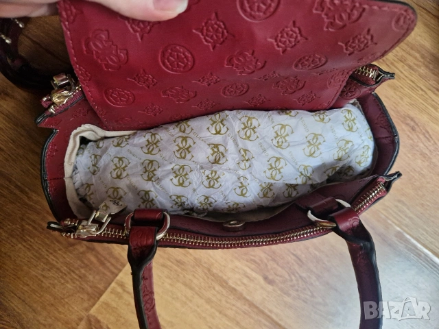 Оригинална чисто нова чанта на Guess, купувана от Англия, снимка 7 - Чанти - 53660761