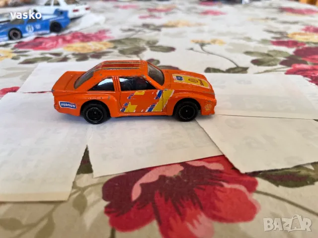 Английско Корги Опел Манта 1:43, снимка 2 - Колекции - 50141384