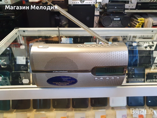 Радио Grundig Music Boy 51 В отлично техническо и визуално състояние., снимка 2 - Радиокасетофони, транзистори - 49430341