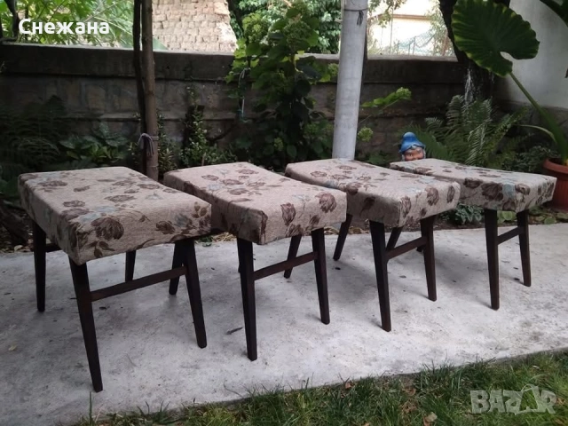 Реставрирани стари табуретки