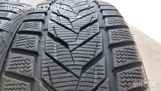 Зимни гуми 205 50 16 Vredestein 2 броя , снимка 3 - Гуми и джанти - 53627200