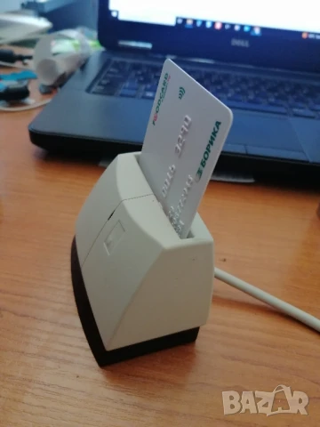 Четец за смарт карти с чип Cherry ST-1044UB/01, снимка 2 - Друга електроника - 50950117