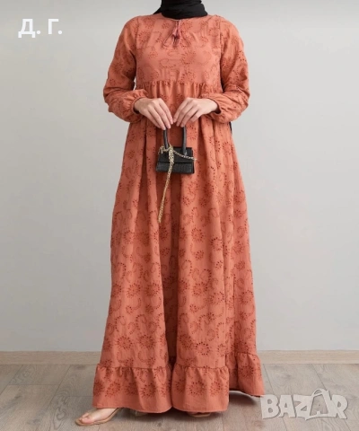 Дълга бродирана рокля