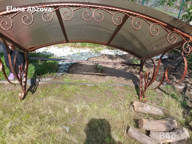 Навес пред входна врата 