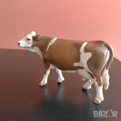 Колекционерска фигурка Schleich Simmental Dairy Cow Brown / White Крава 2008 73527, снимка 7 - Колекции - 42380806