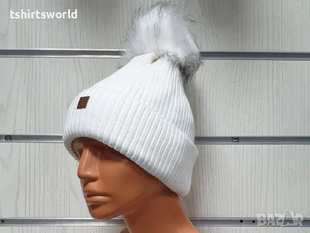 Нова зимна топла дамска шапка Silver Star в бял цвят с пух/помпон, снимка 5 - Шапки - 47926833