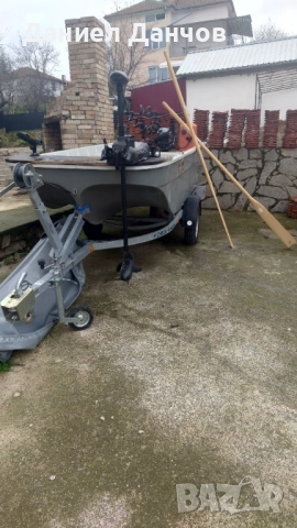 Лодка с колесар