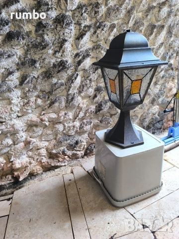 Продавам градинска лампа за парапет 