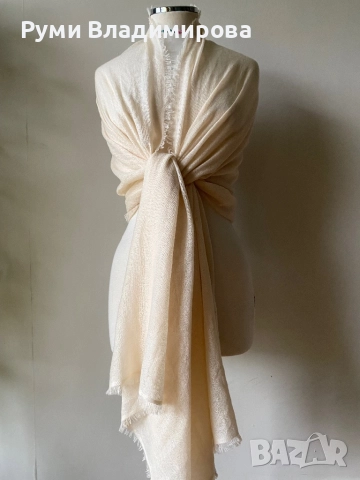 Бежов шал от 100 % кашмир, 2 броя, снимка 2 - Шалове - 52704853