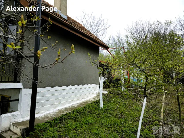 Вила с двор в гр. Русе, кв. Касева Чешма, Акациите, снимка 10 - Къщи - 50150490