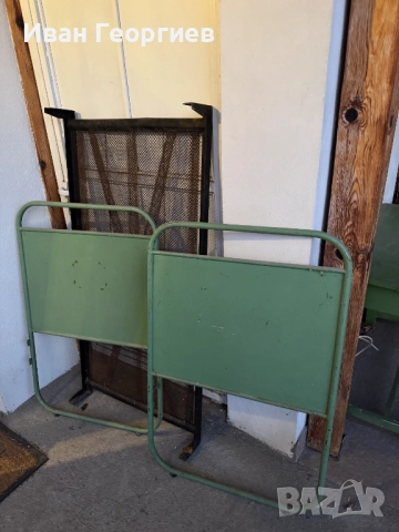 Метално детско винтидж легло с пружина 132х70 см, снимка 4 - Спални и легла - 52859397