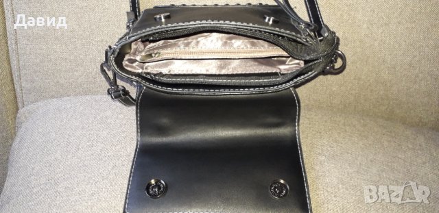 Дамска чанта малка, снимка 2 - Чанти - 41665854