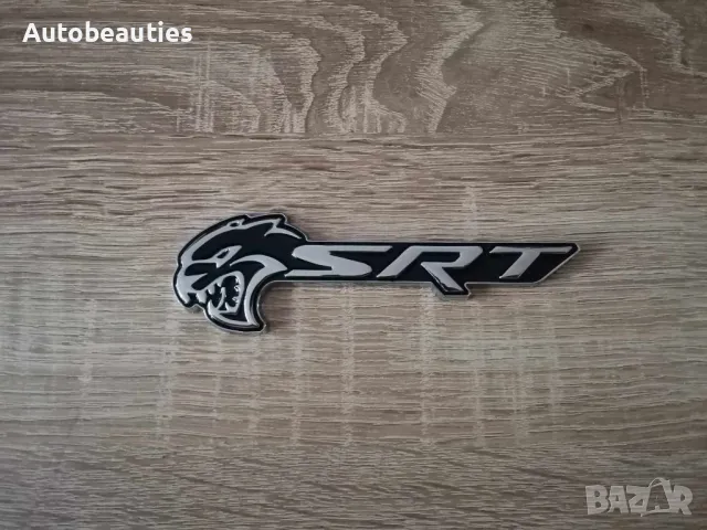 SRT Hellcat сребристо с черно емблема лява