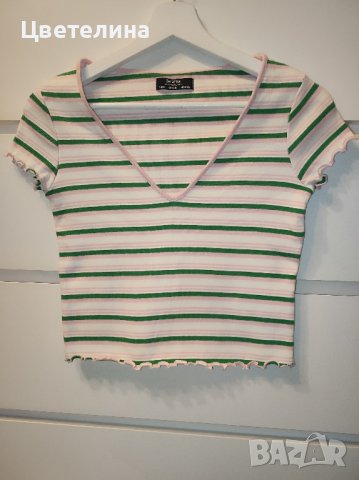Дамска тениска Bershka с къс ръкав и V - образно деколте размер S цена 15 лв.