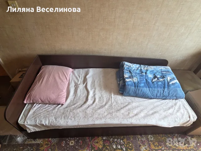 Единично легло с матрак, ъглов гръб и повдигащ механизъм