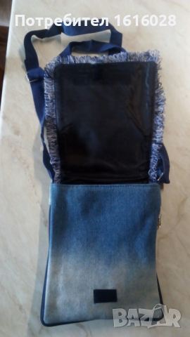 Нова дънкова чантичка с дълга дръжка., снимка 10 - Раници - 36328807