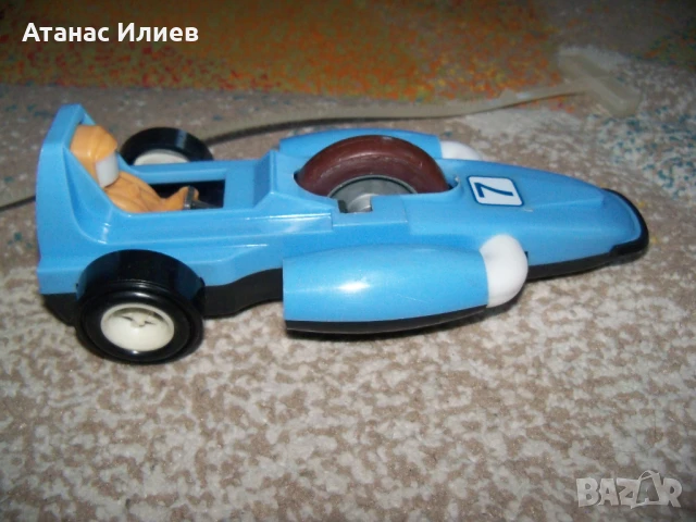 Пластмасова състезателна кола с изстрелвачка, соц играчка, снимка 5 - Коли, камиони, мотори, писти - 50695728