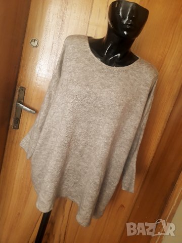 Бежова вълнена супер широк модел блуза М, снимка 2 - Блузи с дълъг ръкав и пуловери - 34398264