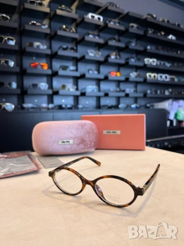 очила с черен обикновен калъф и ув защита miu miu chanel , снимка 2 - Слънчеви и диоптрични очила - 51080065