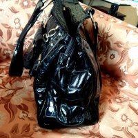Голяма черна лачена дамска чанта. , снимка 3 - Чанти - 39525373