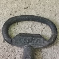 Стар ключ четериграм, снимка 1 - Антикварни и старинни предмети - 41991395