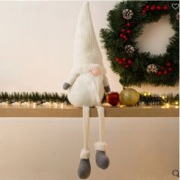 Коледна декоративна фигура, Седящ Гном с Бяла плетена шапка, снимка 2 - Декорация за дома - 34743243