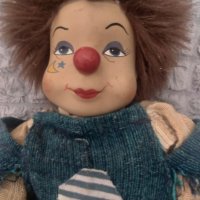 Прекрасна винтич кукла клоун с керамична глава за колекция и ценители цена 20 лв винтидж изработка, снимка 2 - Бойно оръжие - 40130732