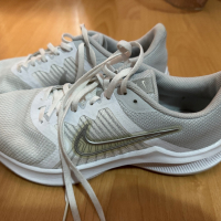 Дамски маратонки Nike 41/42 бели, снимка 1 - Маратонки - 44570244