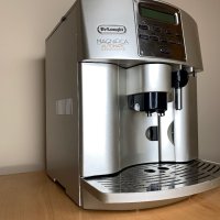 Кафемашина Delonghi Magnifica Automatic Cappuccino + 1кг кафе Гаранция!, снимка 1 - Кафемашини - 41562004