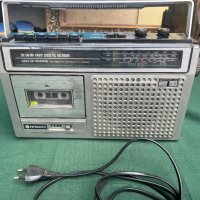 Продавам радио касетофон HITACI, снимка 1 - Радиокасетофони, транзистори - 44275951