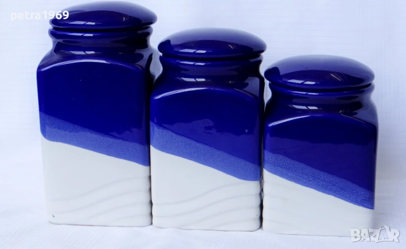 Комплект порцеланови буркани с капаци в бяло и кобалт, снимка 1