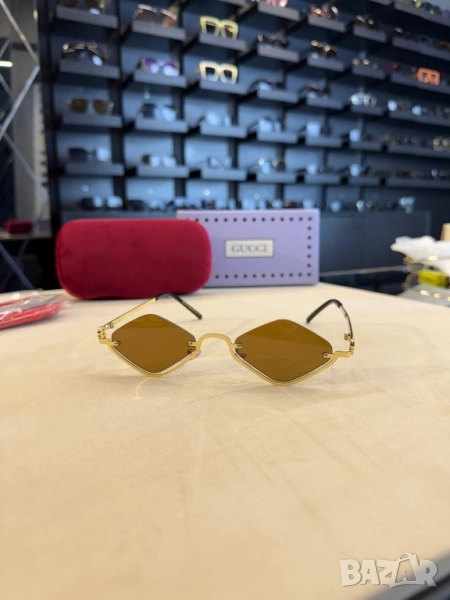 очила с черен обикновен калъф и ув защита gucci , снимка 1