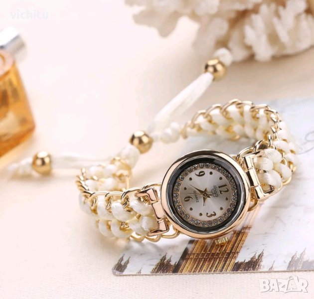 Нов дамски часовник с бяло метало-текстилно закопчаване, снимка 1