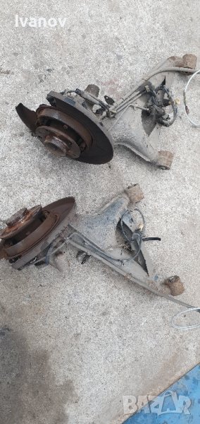 задни носачи за бмв е34 ляв десен шенкел носач лагер главина бмв е 34 33321132329 33321132330, снимка 1