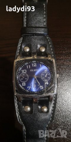 Часовник Royal Montres