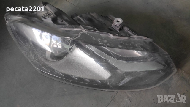 Продавам - оригинален десен ксенонов фар за VW Polo 2009-2015 със счупено стъкло