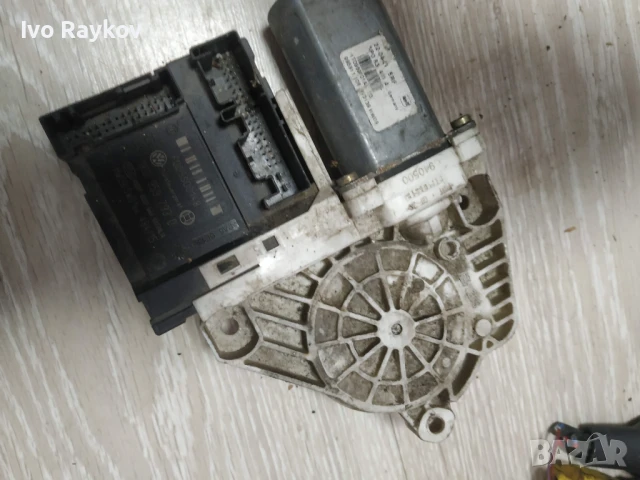 Преден Ляв Стъклоповдигач Vw Golf 5 , 1K0 959 793 D