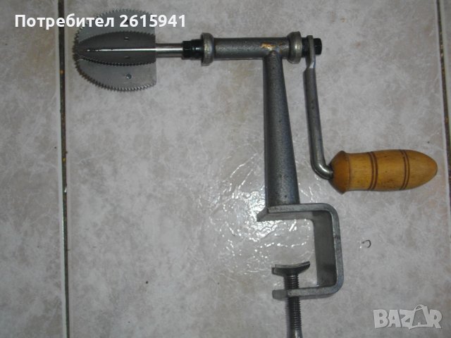 Нов Ръчен Скрепер/Щредер За Кокосови Орехи-Професионален-ODIRIS COCONAT, снимка 3 - Аксесоари за кухня - 40176566