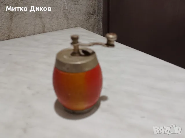 машинка винтидж за смилане на пипер Родина от соца, снимка 2 - Аксесоари за кухня - 56230757