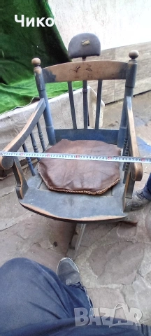 Стар дървен въртящ се бръснарски стол, снимка 7 - Антикварни и старинни предмети - 53865912