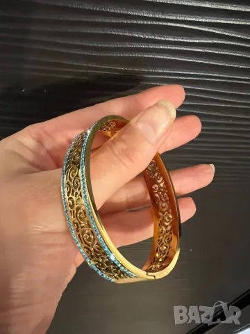 Позлатена гривна с кристали Swarovski, снимка 3 - Гривни - 45385494