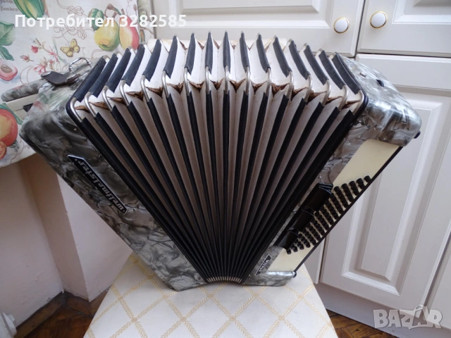 Акордеон Велтмайстер Стела 60 баса, снимка 10 - Акордеони - 53005425